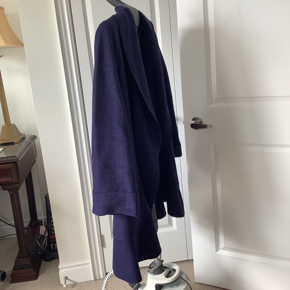 Novelti wrap coat w/tag. navy, small (style accommodates larger sizes) - Picture 5 of 9